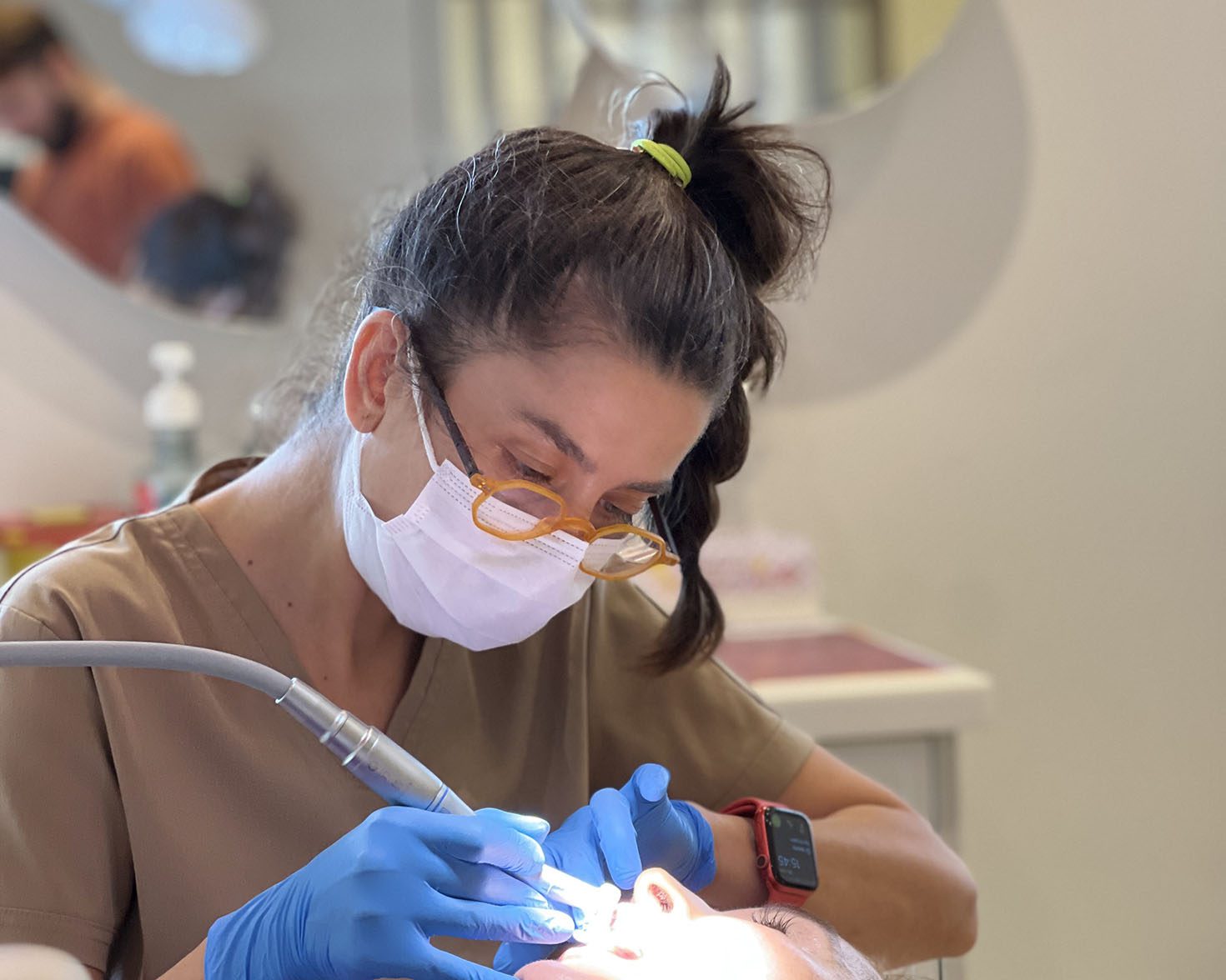 Antalya Diş Klinikleri ve Dt. Merve Aycan
